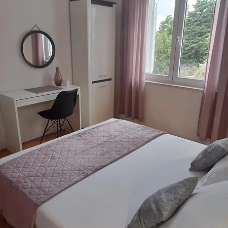 Mirko Apartament Mimice